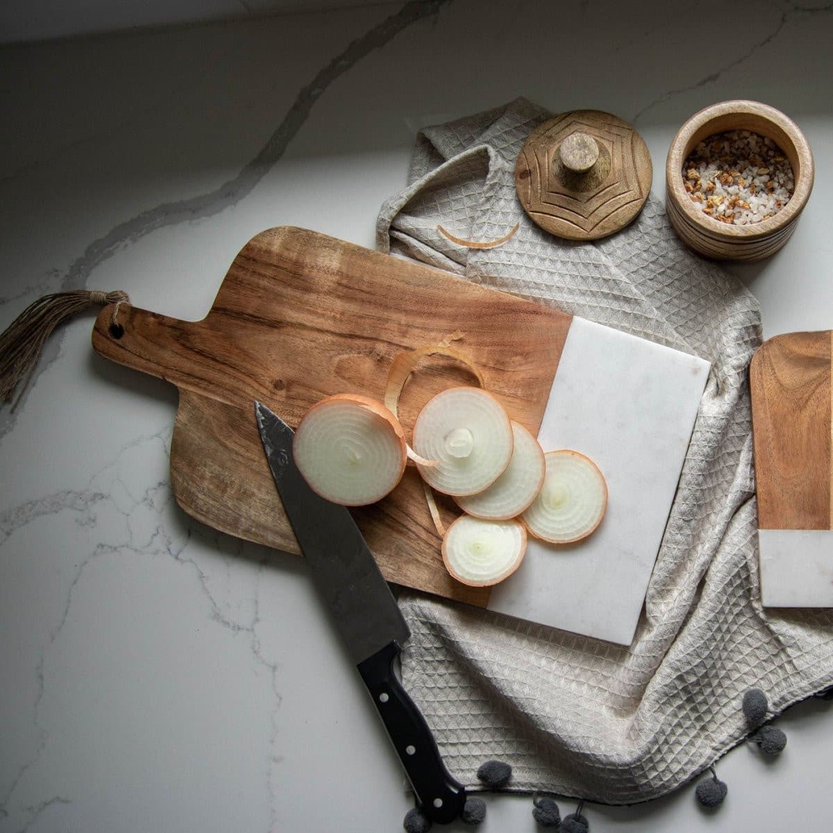 Foreside Home & Garden Lawson Acacia Wood and White Marble Cutting Board | CeCe's Home & Gifts