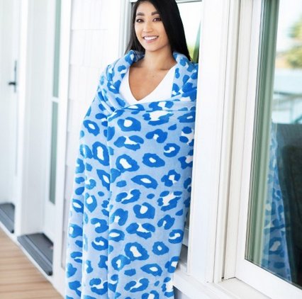 Viv & Lou Viv & Lou Cool Leopard Cozy Blanket | CeCe's Home & Gifts