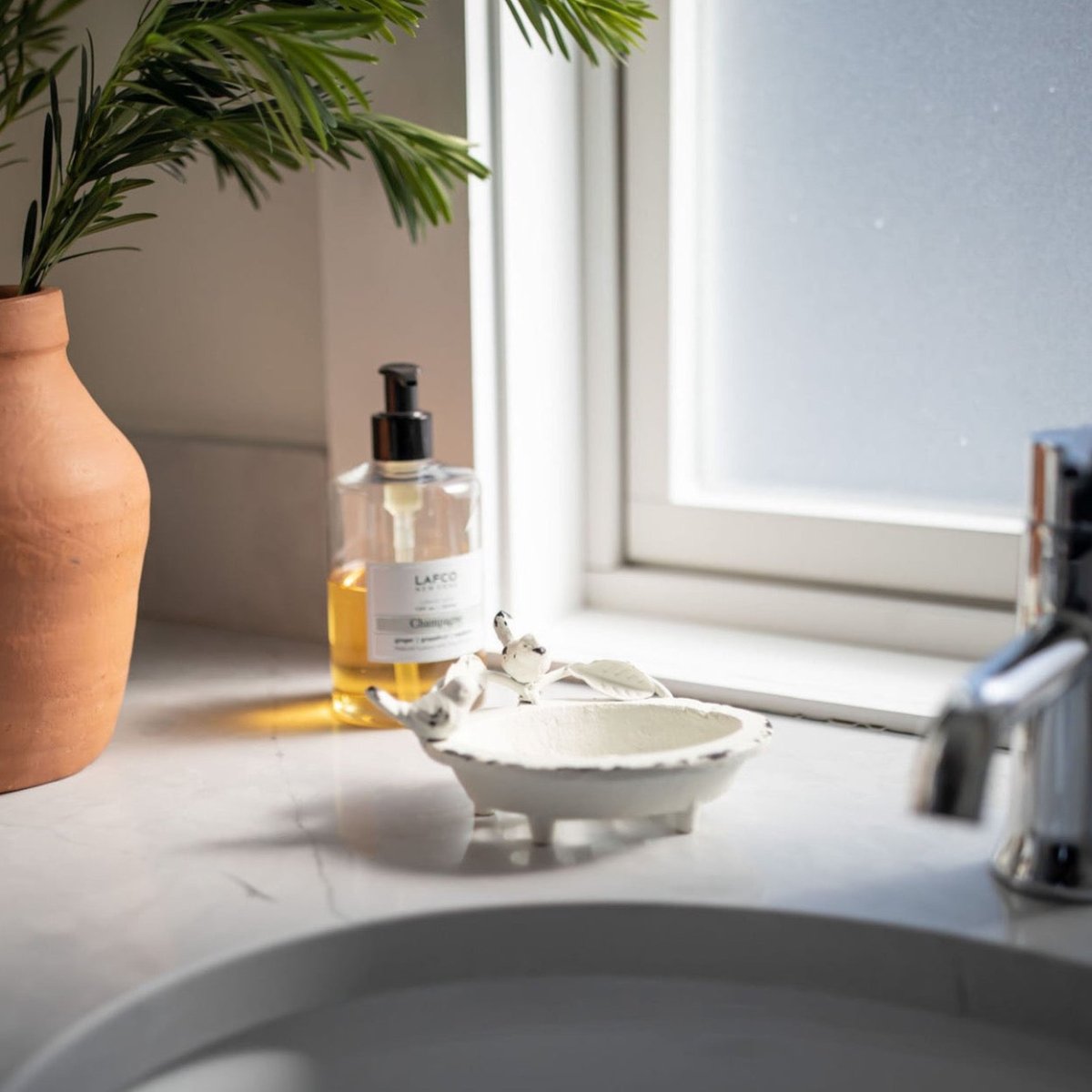 Foreside Home & Garden Foreside Home & Garden Flora Bird Antique Soap Dish | CeCe's Home & Gifts