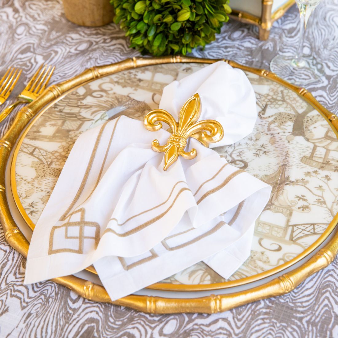 Interlocking Key Gold Dinner Napkins | Set of 4 - CeCe's Home & Gifts