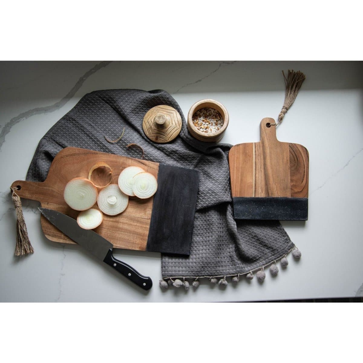 Foreside Home & Garden Lawson Acacia Wood and Black Marble Medium Cutting Board | CeCe's Home & Gifts